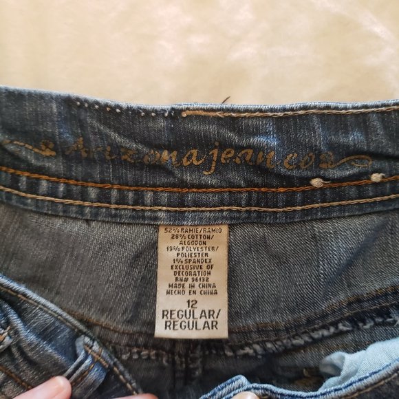 Adorable Arizona Jeans Appliqued Butterfly - Picture 3 of 4